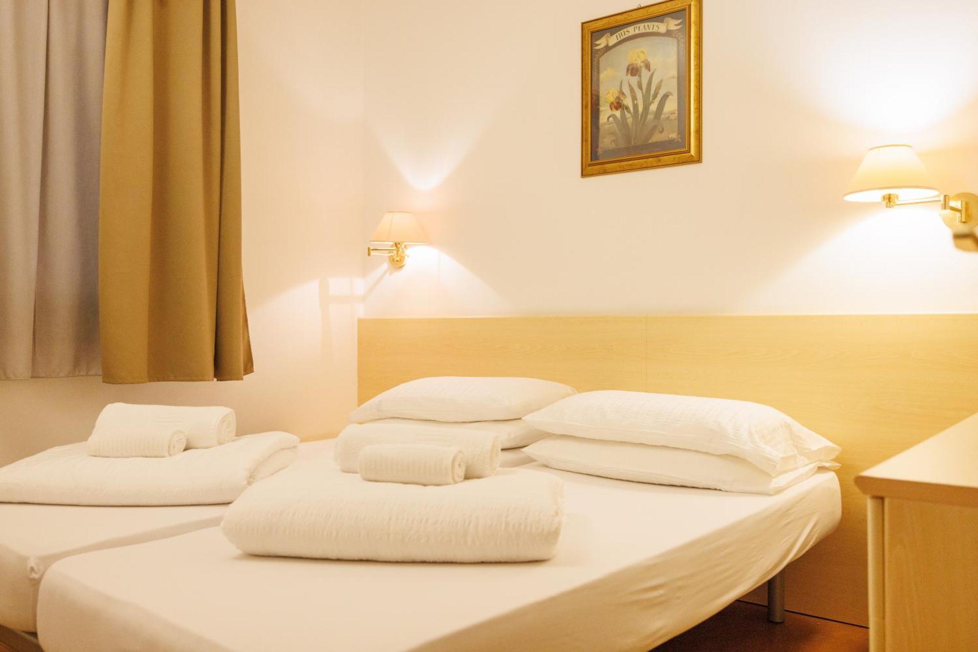Club Hotel E Residence La Vela Torbole Sul Garda Exterior photo